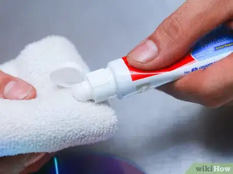 Imagen titulada Repair a CD With Toothpaste Step 4