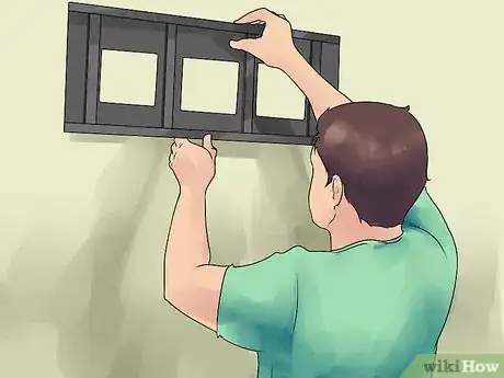 Imagen titulada Wall Mount a Plasma TV Step 4