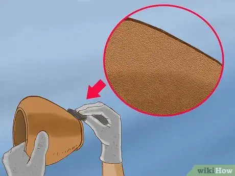 Imagen titulada Glaze a Pot Step 3