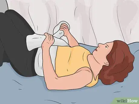 Imagen titulada Stretch Your Lower Back While Lying Down Step 12