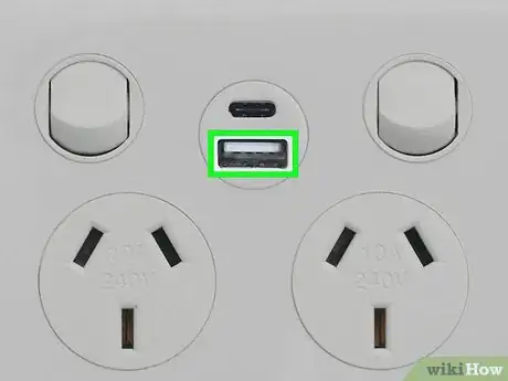 Imagen titulada Charge an iPod Shuffle Step 3
