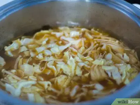 Imagen titulada Cook Enoki Mushrooms Step 4