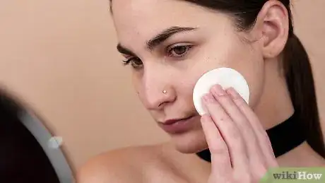 Imagen titulada Put on Liquid Foundation Step 8