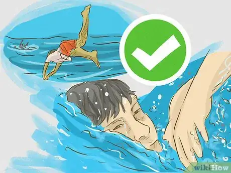 Imagen titulada Save an Active Drowning Victim Step 12