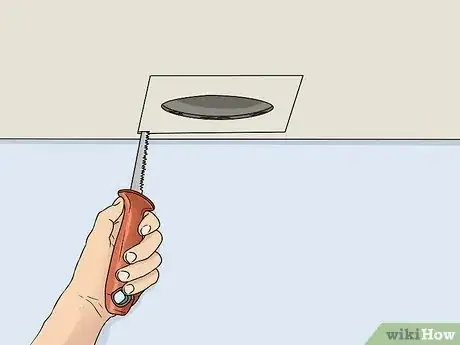 Imagen titulada Fix Holes in a Ceiling Step 8