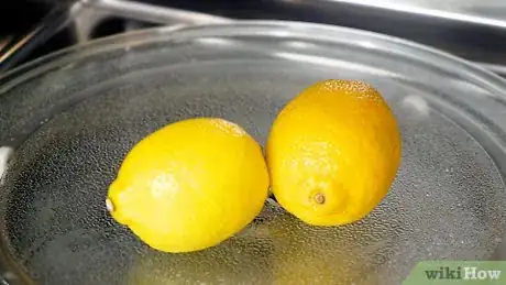 Imagen titulada Get More Juice out of a Lemon Step 2