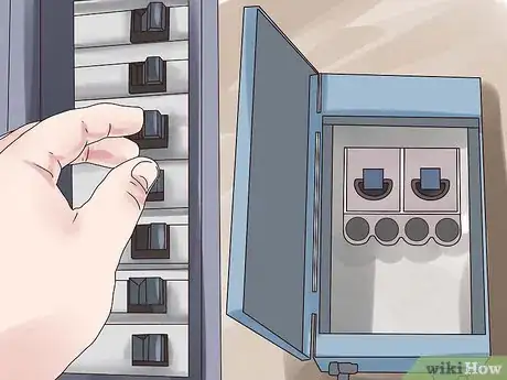 Imagen titulada Ground an Outlet Step 3