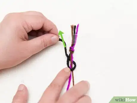 Imagen titulada Make Bracelets out of Thread Step 21