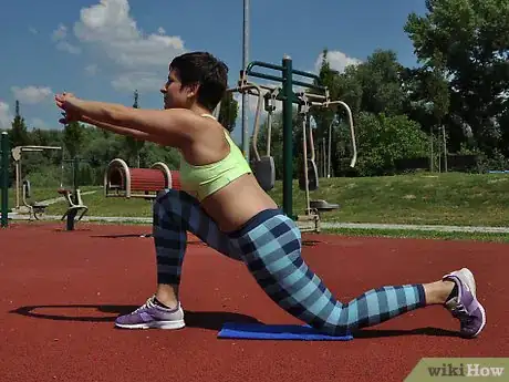 Imagen titulada Get Flexible for Cheerleading Step 6Bullet2