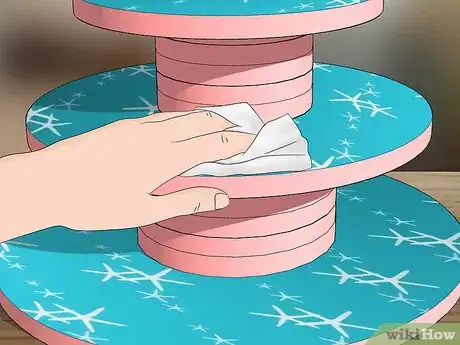 Imagen titulada Make a Cupcake Stand Step 25