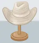 dar forma a un sombrero de vaquero