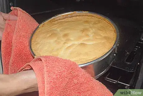 Imagen titulada Test a Cake to See if it is Done Step 4