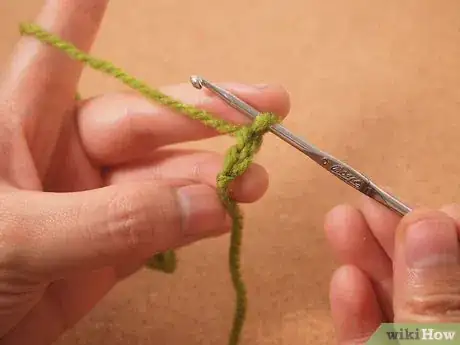 Imagen titulada Crochet a Magic Ring Step 12