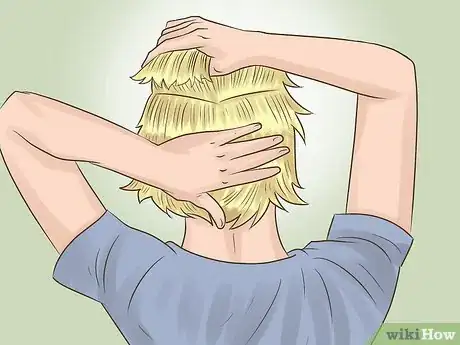 Imagen titulada Wear Extensions with Short Hair Step 7