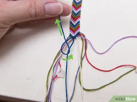 Imagen titulada Make Bracelets out of Thread Step 15