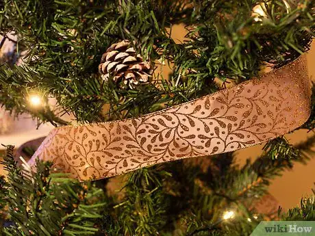 Imagen titulada Decorate a Christmas Tree Elegantly Step 9