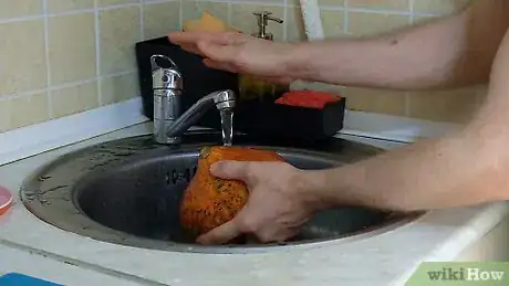 Imagen titulada Peel a Pumpkin Step 1