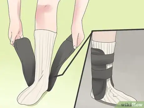 Imagen titulada Tape a High Ankle Sprain Step 5