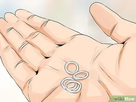 Imagen titulada Connect a Rubber Band to Your Braces Step 3