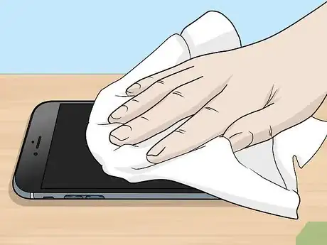 Imagen titulada Disinfect a Phone Step 5
