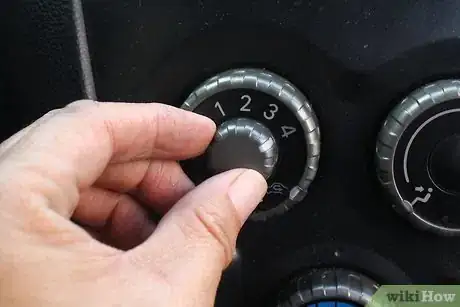Imagen titulada Clean Car AC Vents Step 8