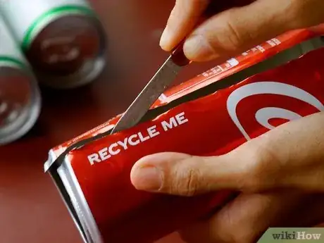 Imagen titulada Disguise Your Beer Can With a Soda Can Step 6