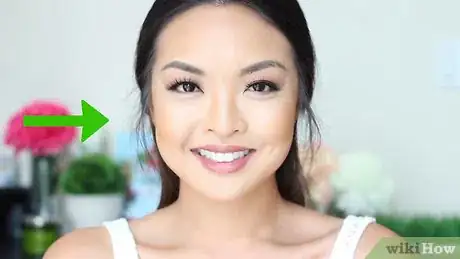Imagen titulada Do Your Makeup Flawlessly Step 18