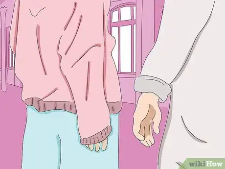 Imagen titulada Hold a Girl's Hand Step 2