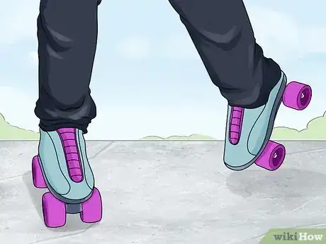 Imagen titulada Do Tricks on Roller Skates Step 12