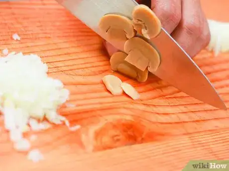 Imagen titulada Make Mushroom Sauce Step 7