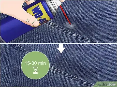 Imagen titulada Get Oil Stains Out of Jeans Step 4