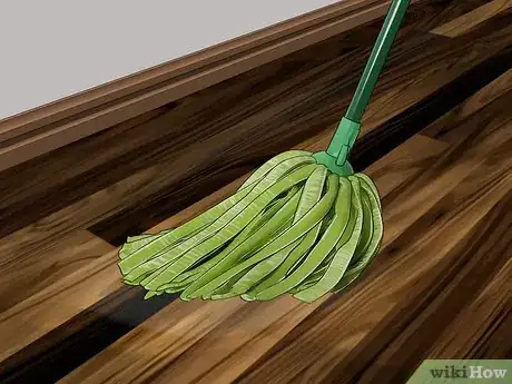 Imagen titulada Clean Hardwood Floors Naturally Step 4