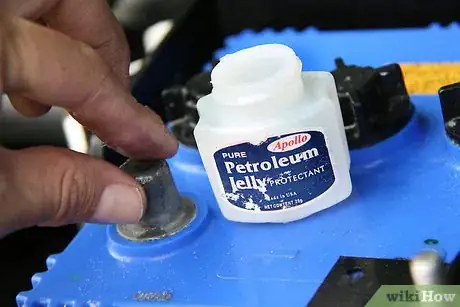 Imagen titulada Remove Car Battery Terminals Step 12