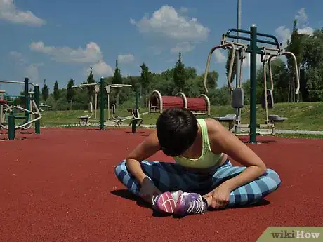 Imagen titulada Get Flexible for Cheerleading Step 6