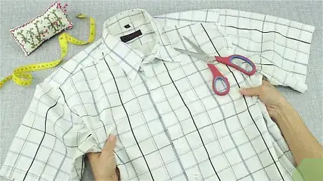 Imagen titulada Cut a Shirt Into a Crop Top Step 8