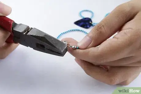 Imagen titulada Make a Guitar Pick Necklace Step 8