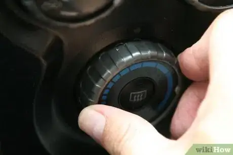 Imagen titulada Get Rid of Tobacco Odors in Cars Step 4