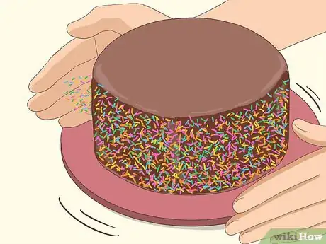 Imagen titulada Put Sprinkles on the Side of a Cake Step 20