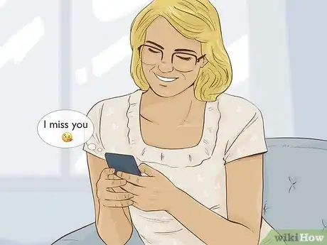 Imagen titulada What to Do when You Miss Your Girlfriend Step 1.jpeg