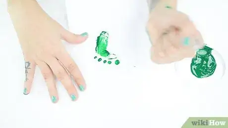 Imagen titulada Make Leprechaun Footprints Step 6