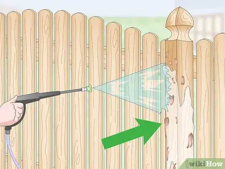 Imagen titulada Clean a Wood Fence Step 8