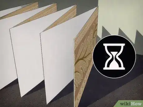 Imagen titulada Hang Border Wallpaper Step 12