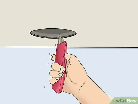 Imagen titulada Fix Holes in a Ceiling Step 2