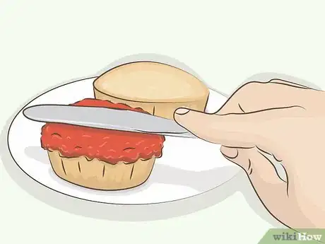 Imagen titulada Eat a Cupcake Step 12
