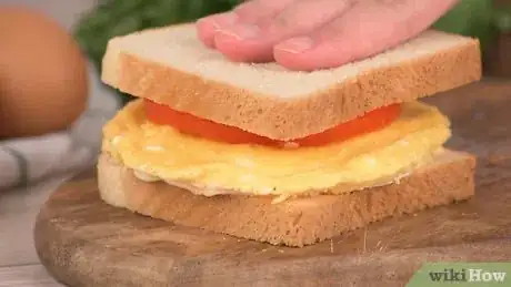 Imagen titulada Make Scrambled Eggs in a Microwave Step 8