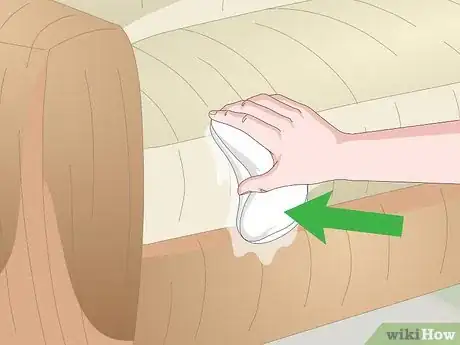 Imagen titulada Clean a Chenille Sofa Step 7