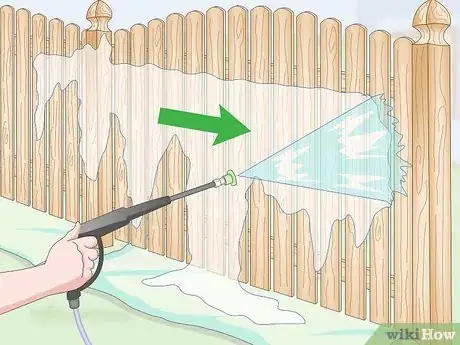 Imagen titulada Clean a Wood Fence Step 7
