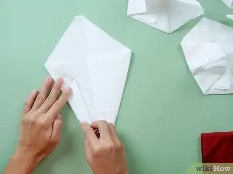 Imagen titulada Fold a Napkin Into a Swan Step 6