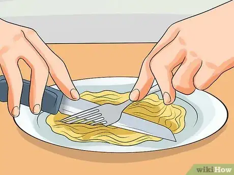 Imagen titulada Eat Noodles Step 2