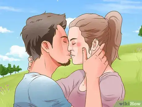 Imagen titulada Get Your Boyfriend to French Kiss You when He Doesn't Know How to Step 6